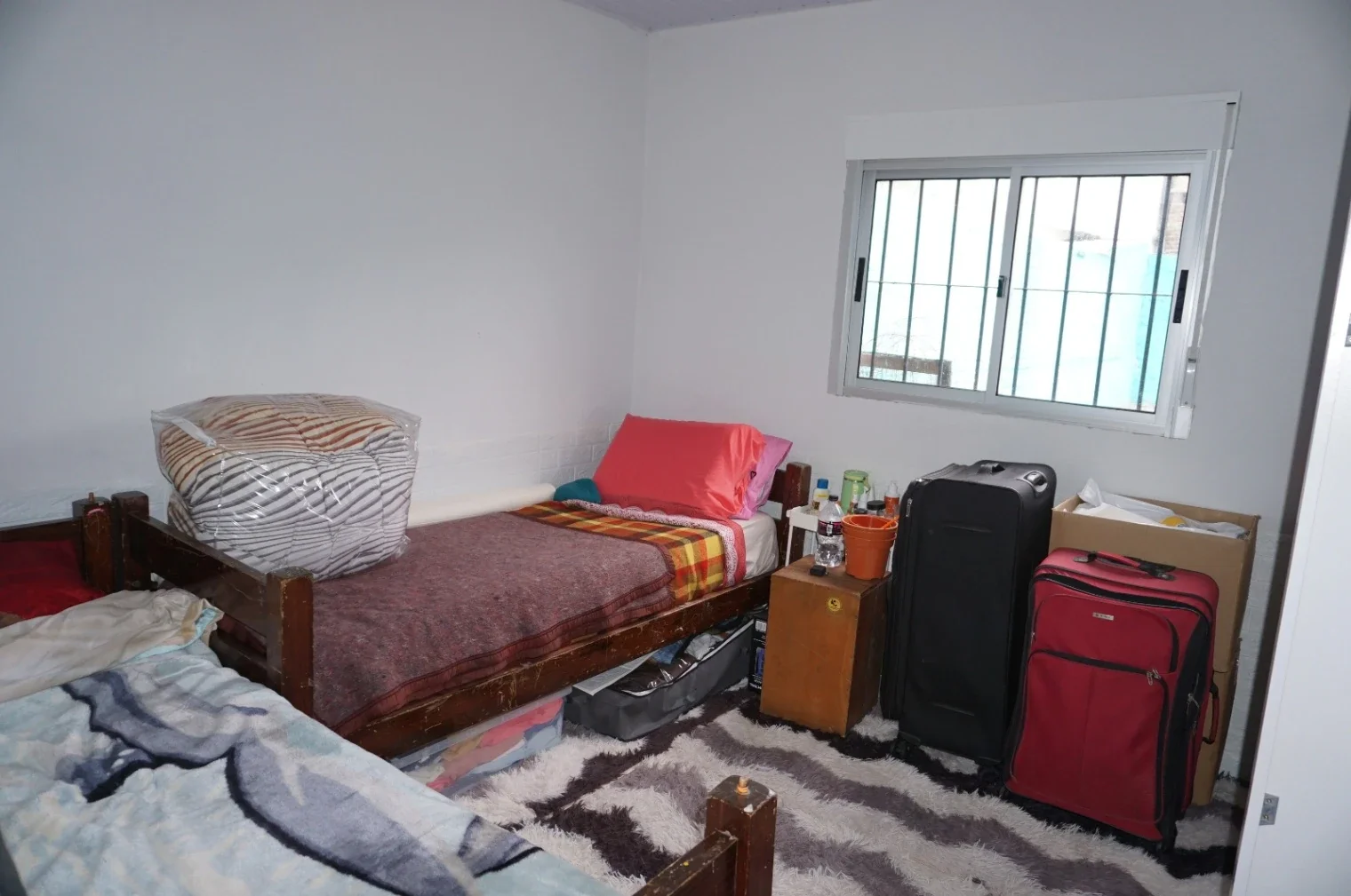 Casa 4 dormitorios 2 baños cochera y lugar para varios autos en Conciliación - Imagen 4