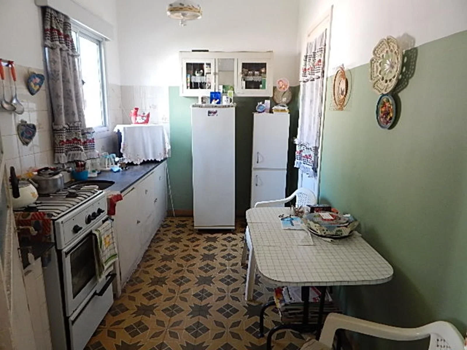 Buena Casa 2 Dormitorios con jardín posibilidad de entrar auto y patio en Colón - Imagen 5