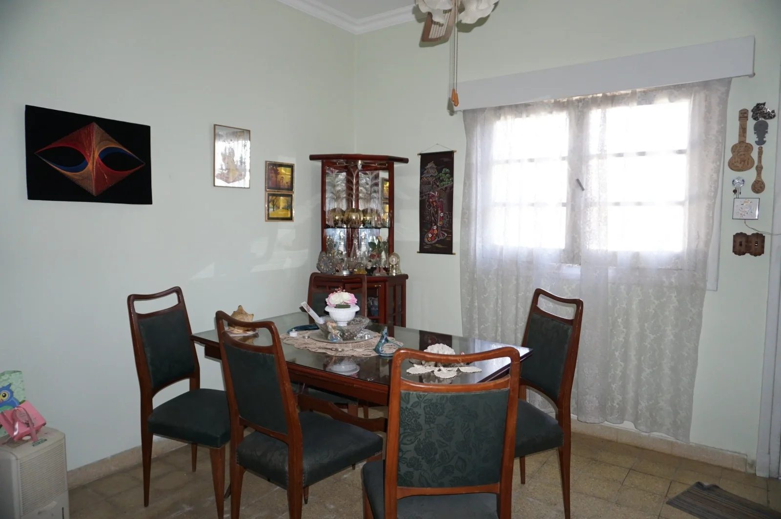Buena Casa 2 Dormitorios con jardín posibilidad de entrar auto y patio en Colón - Imagen 2