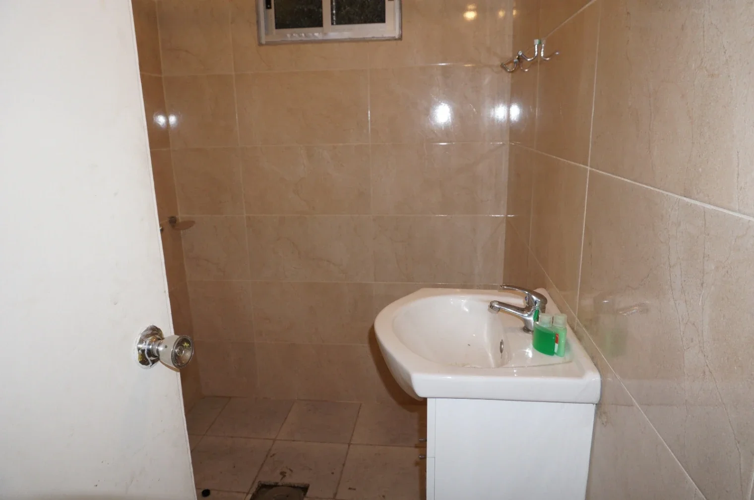 Casa de 4 dormitorios y 2 baños próximo a Centro Comercial Peñarol - Imagen 5