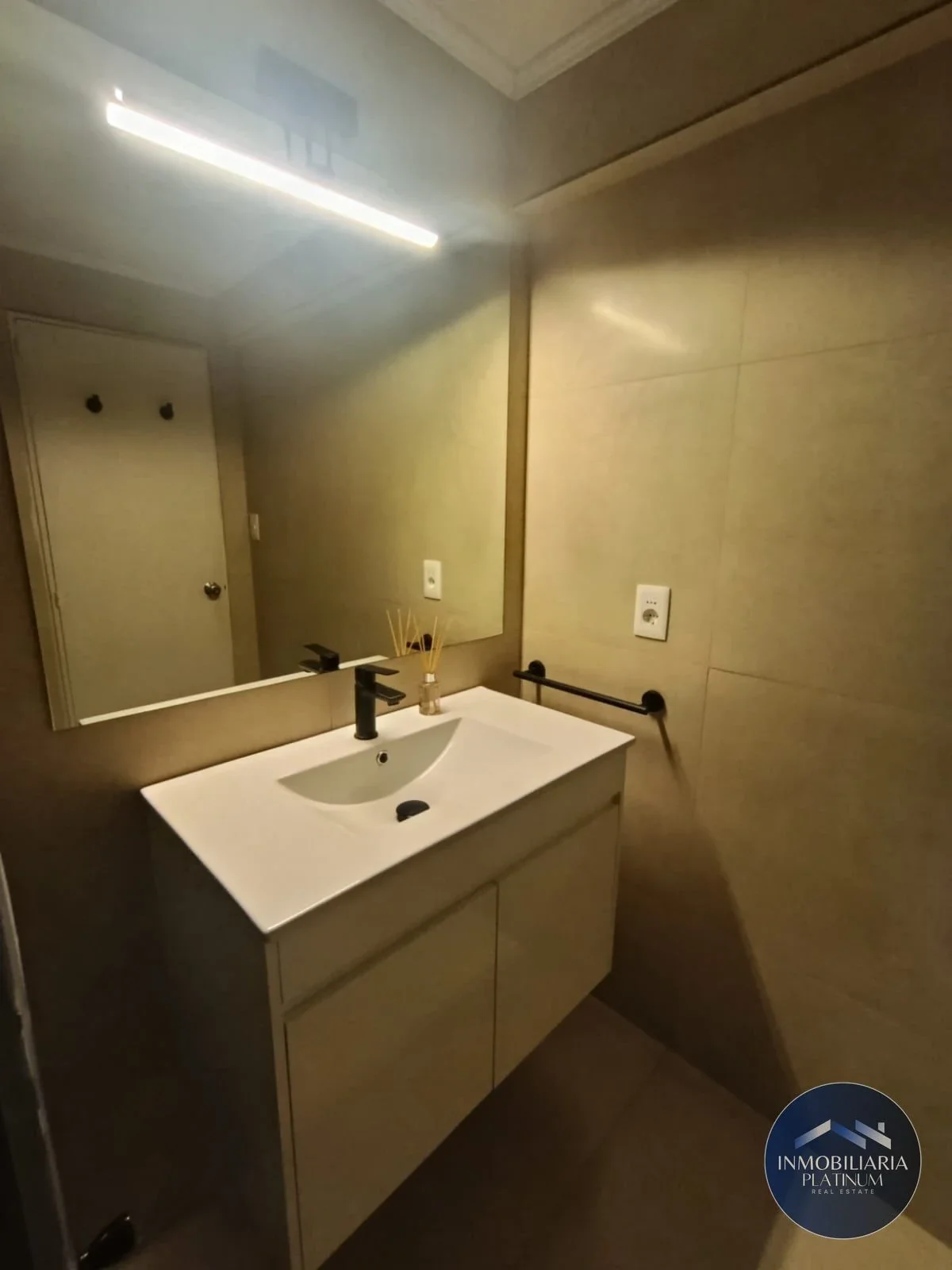 Apartamento en alquiler de 2 dormitorios en Centro - Imagen 2