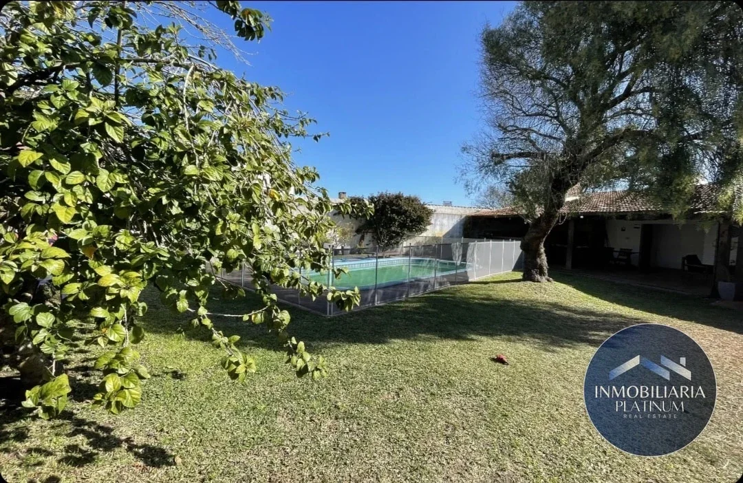Casa en venta c/ cochera en Atlántida - Imagen 1