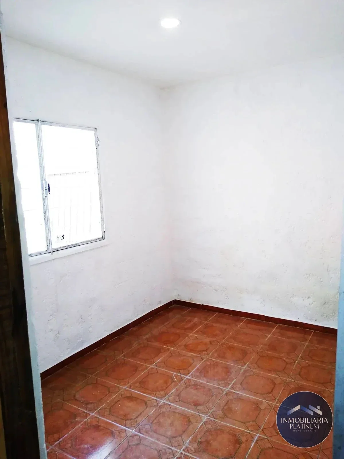 Casa en alquiler c/ cochera en Pérez Castellanos - Imagen 2