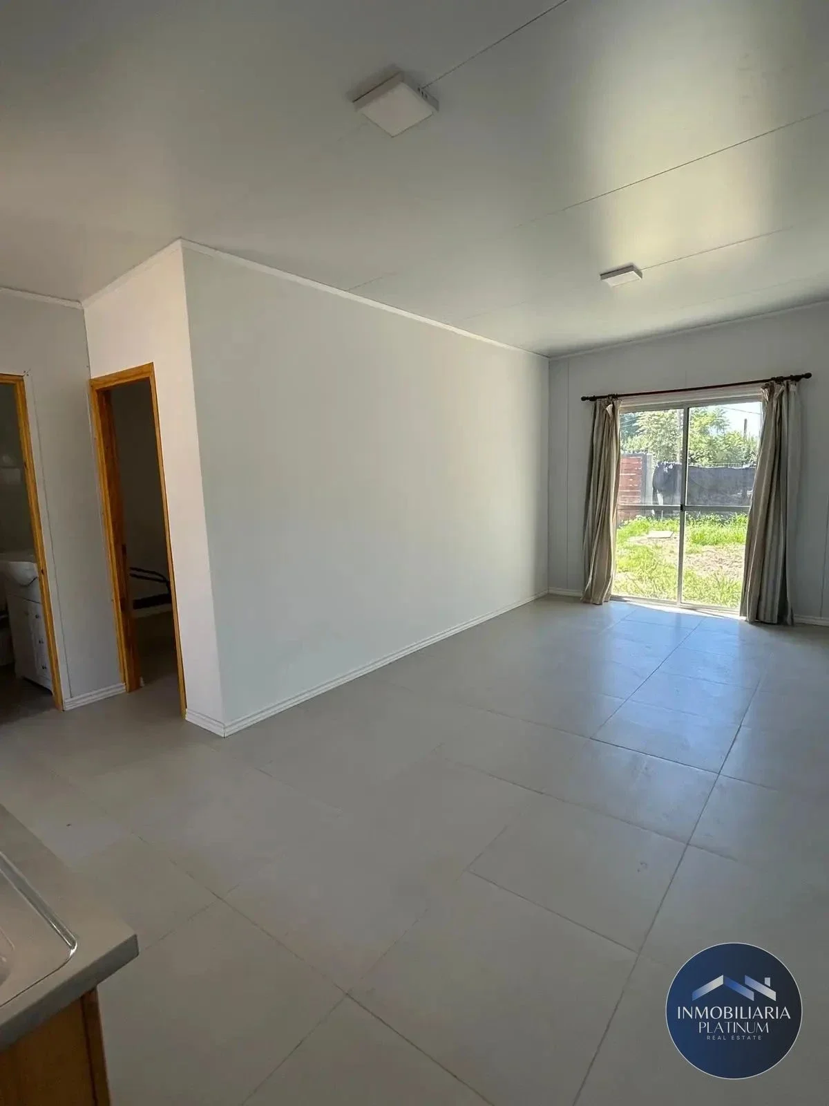 Casa en alquiler c/ cochera en Villa Aeroparque - Imagen 3