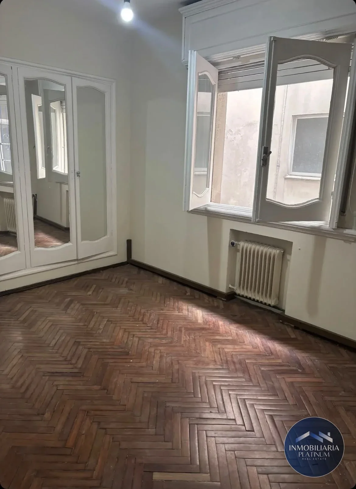 Venta Apartamento 2 dormitorios con balcon y cochera en Pocitos - Imagen 2