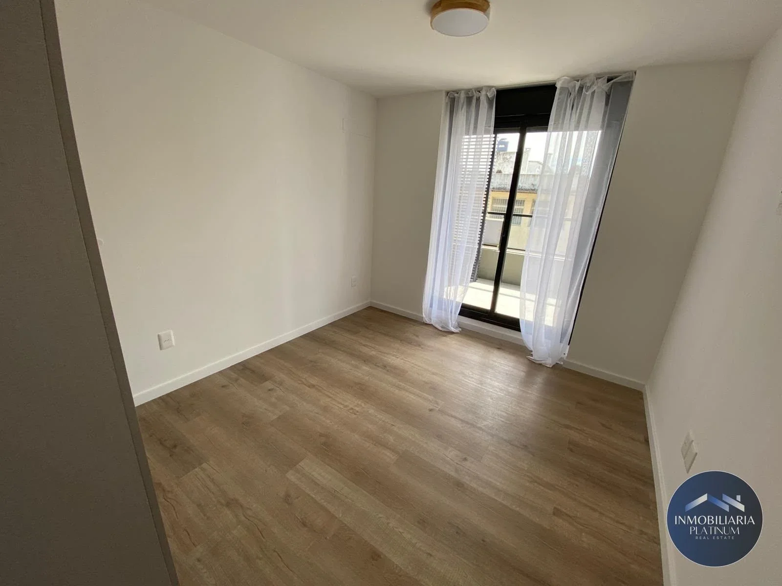 Apartamento en alquiler en Tres Cruces - Imagen 4