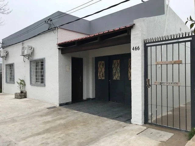 Casa en venta 2 dormitorios y garaje y 4 Apartamentos todo con renta - Imagen 5