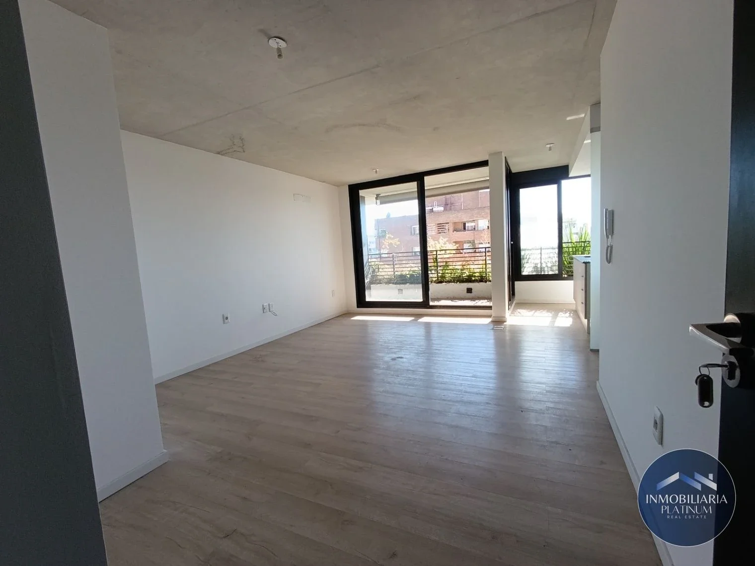 Apartamento en venta tres dormitorios c/ cochera en Aguada - Imagen 2