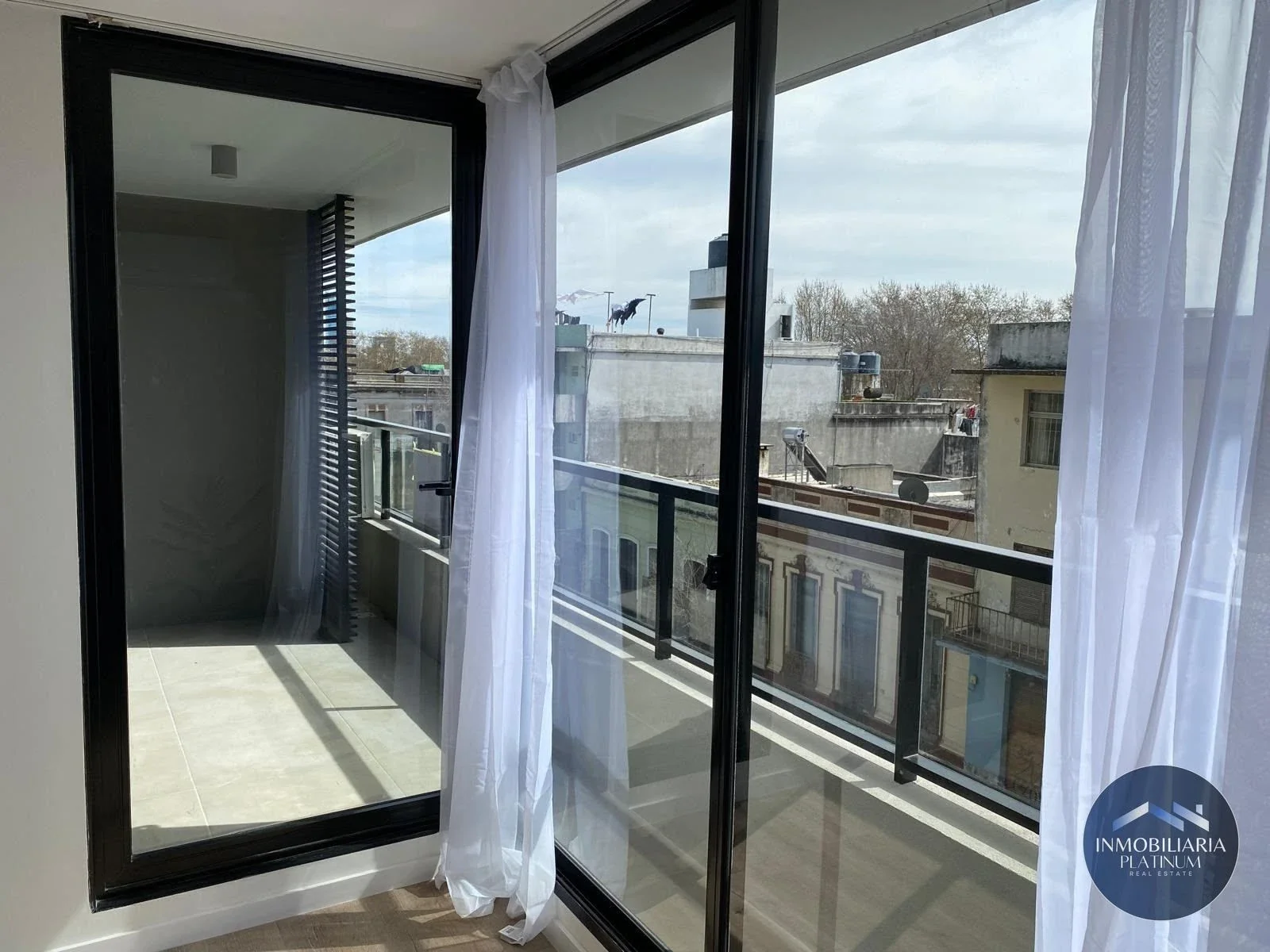 Apartamento en alquiler en Tres Cruces - Imagen 3