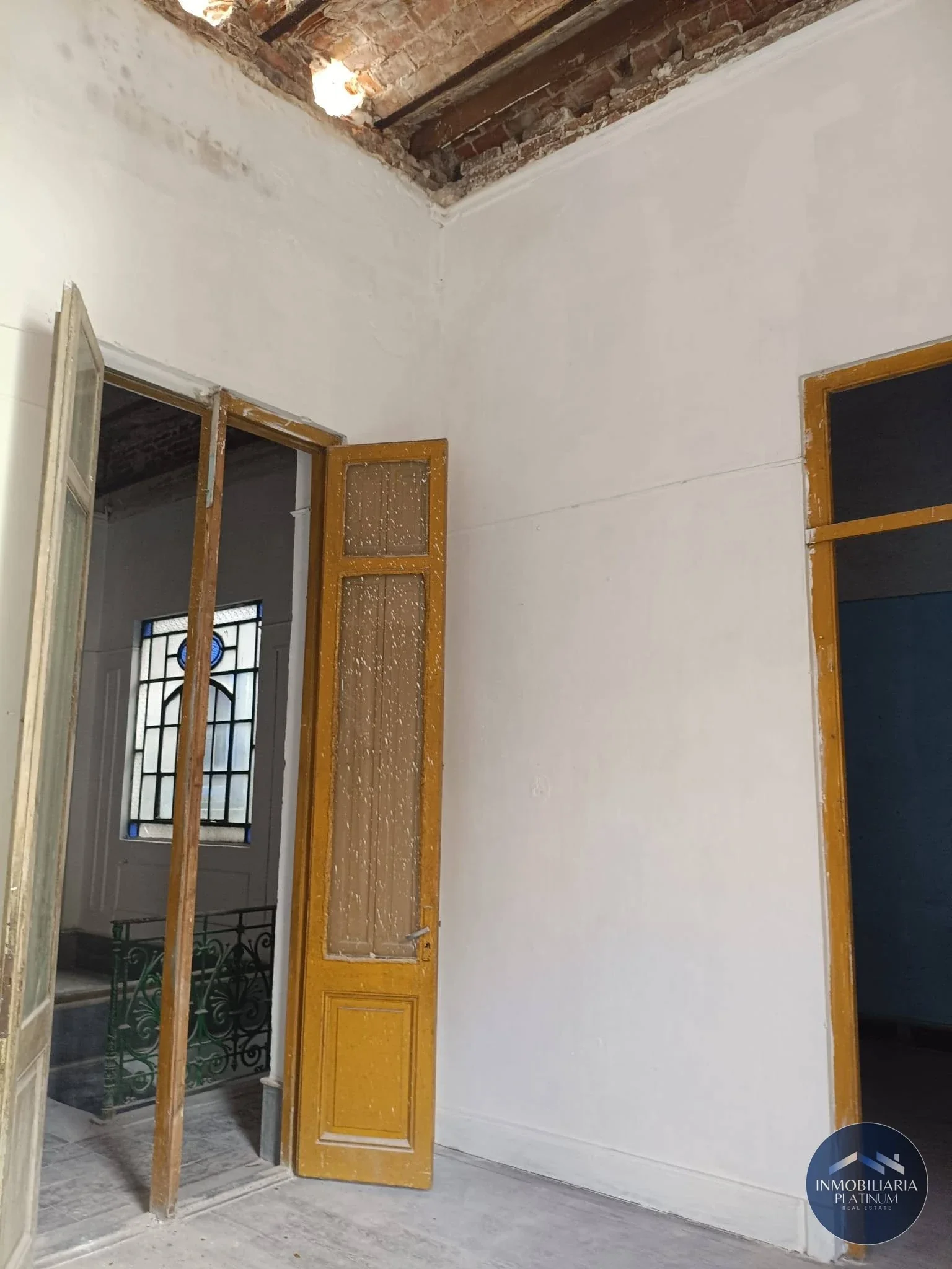 Casa en venta, 6 dormitorios y local comercial, más de 400 metros construidos - Imagen 2