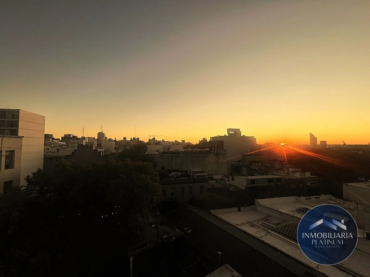 Apartamento mono ambiente con terraza exclusiva en venta en Centro - Imagen 3