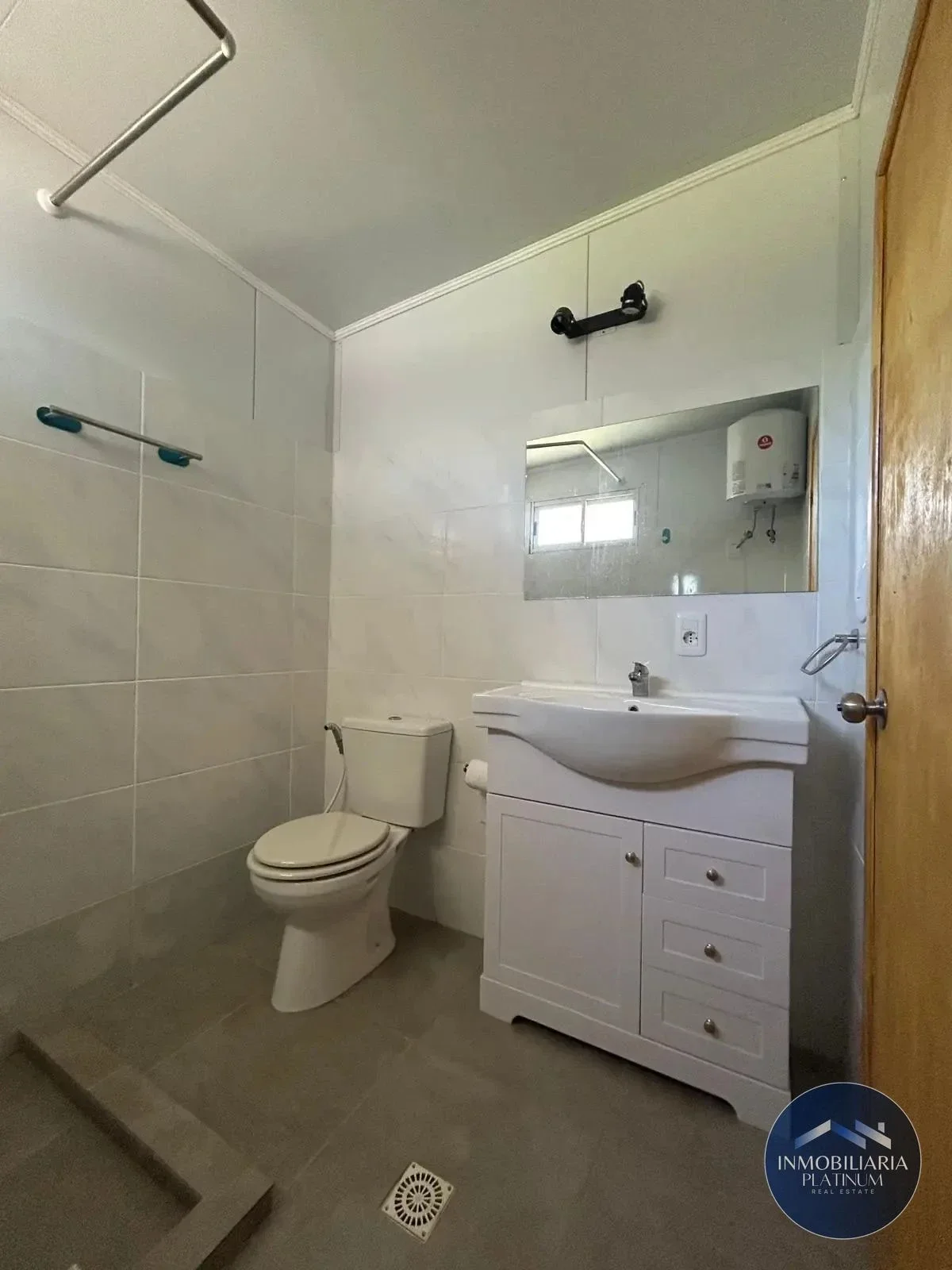 Casa en alquiler c/ cochera en Villa Aeroparque - Imagen 4