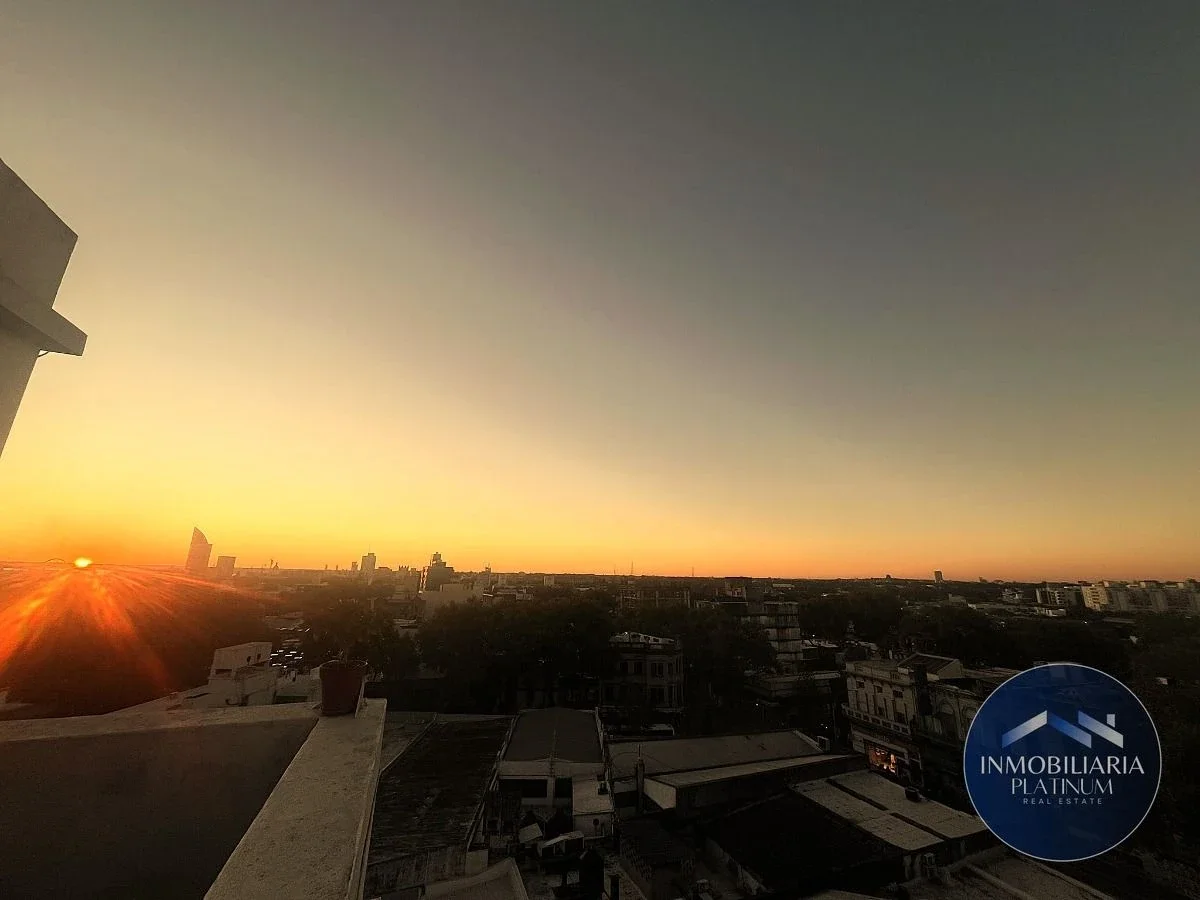Apartamento mono ambiente con terraza exclusiva en venta en Centro - Imagen 2