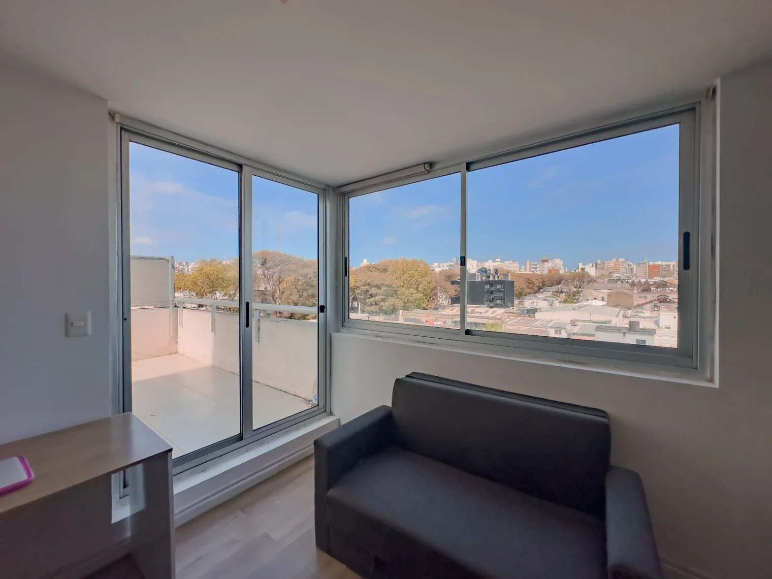 Apartamento en venta de 2 dormitorios + garaje CON RENTA en Tres Cruces - Imagen 2