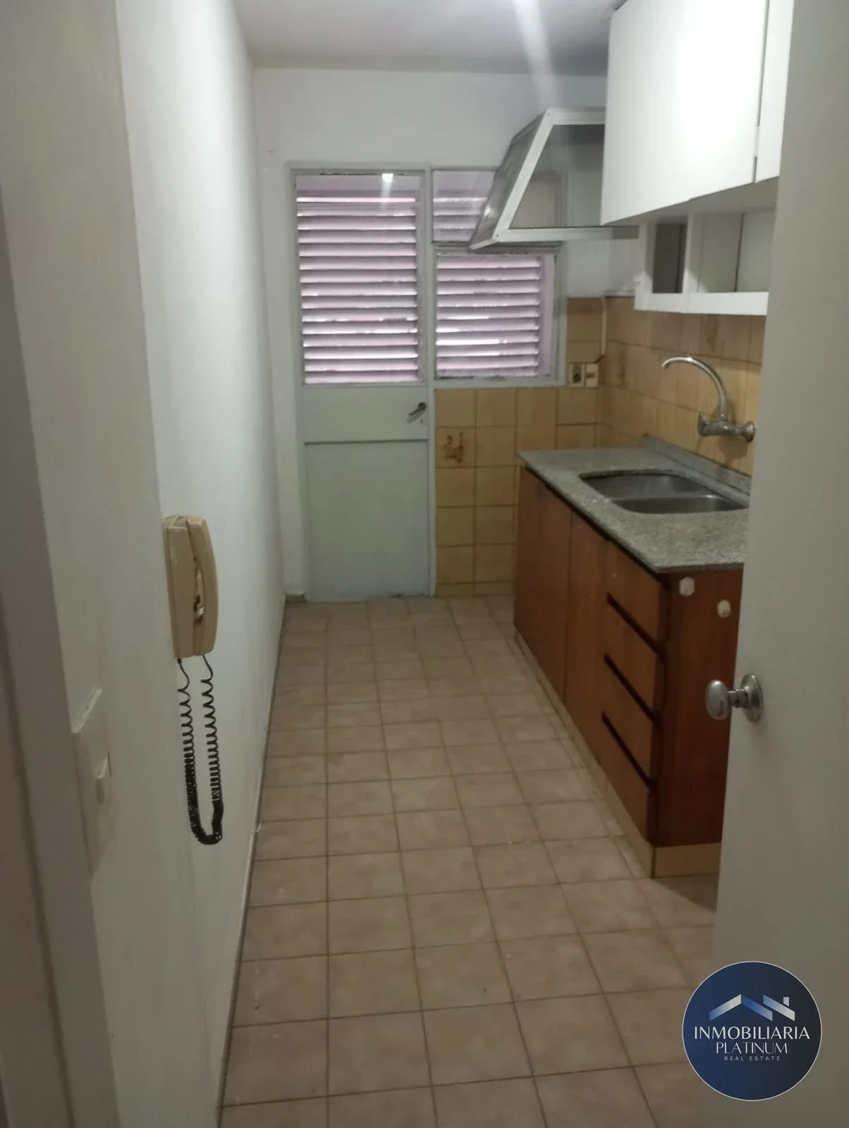 Apartamento en alquiler en Tres Cruces - Imagen 2