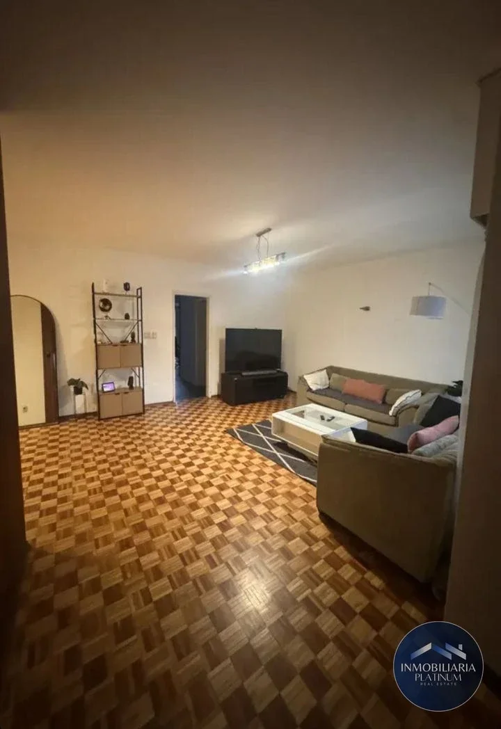 Vendo casa 4 dormitorios con 3 cocheras patio y mas comodidades en La Blanqueda - Imagen 2