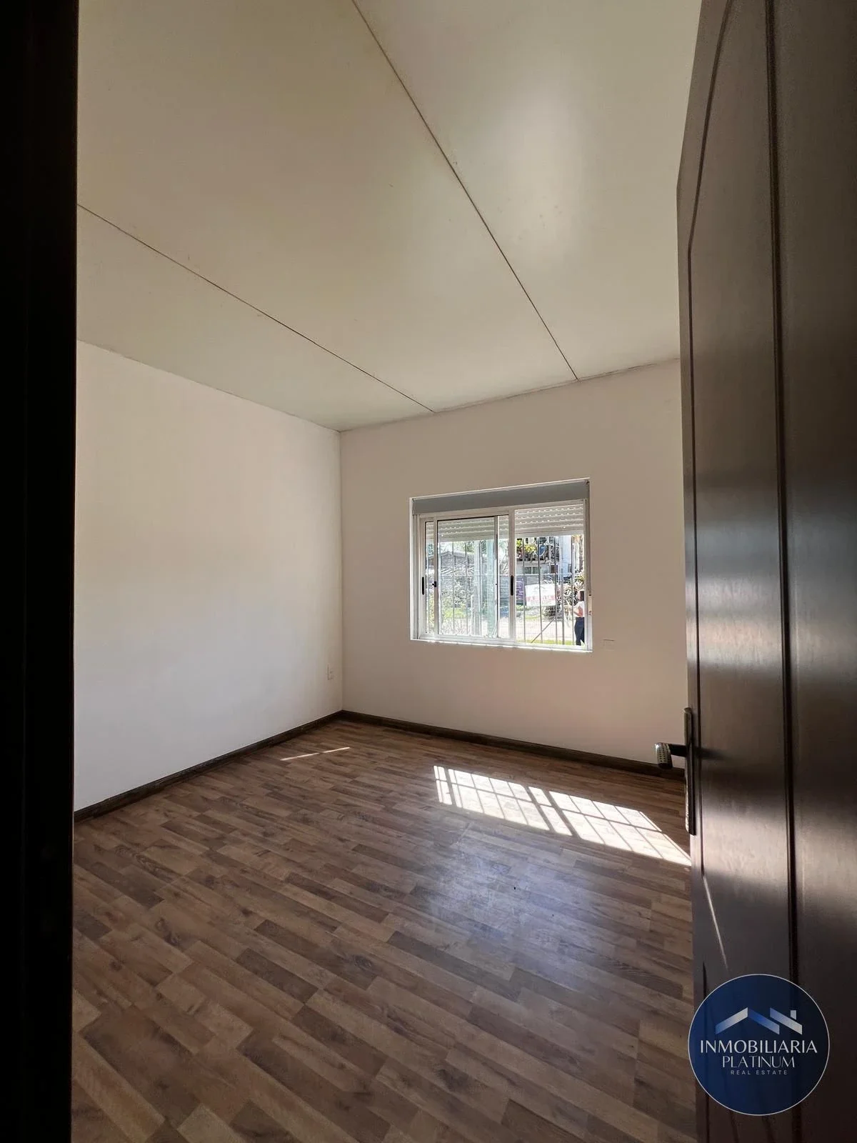 Venta casa 2 dormitorios, garaje y terreno. Colonia Nicolich - Imagen 5
