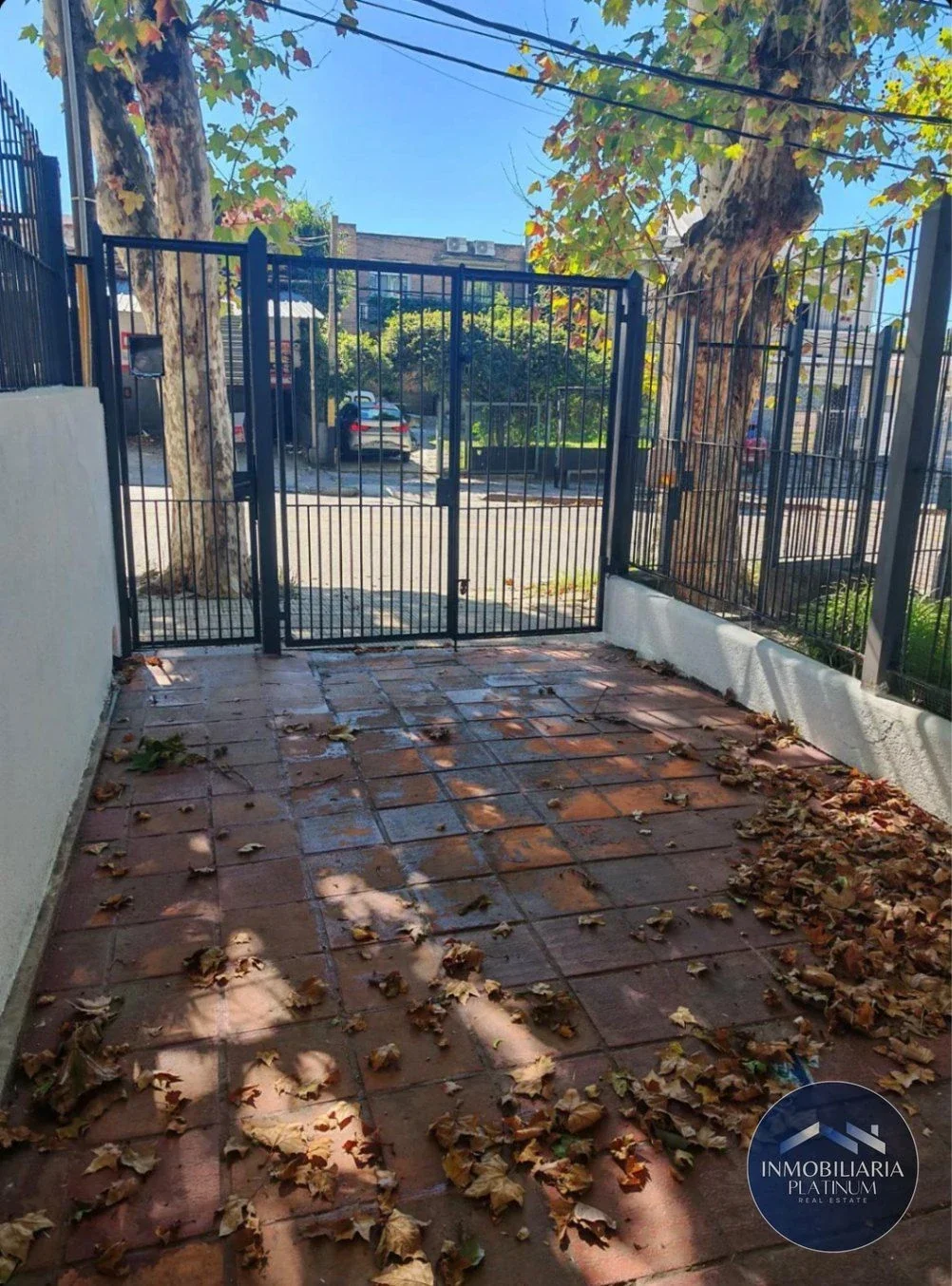 Casa en venta c/ cochera en Buceo - Imagen 1