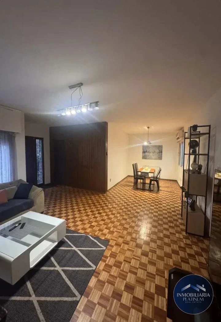 Vendo casa 4 dormitorios con 3 cocheras patio y mas comodidades en La Blanqueda - Imagen 3