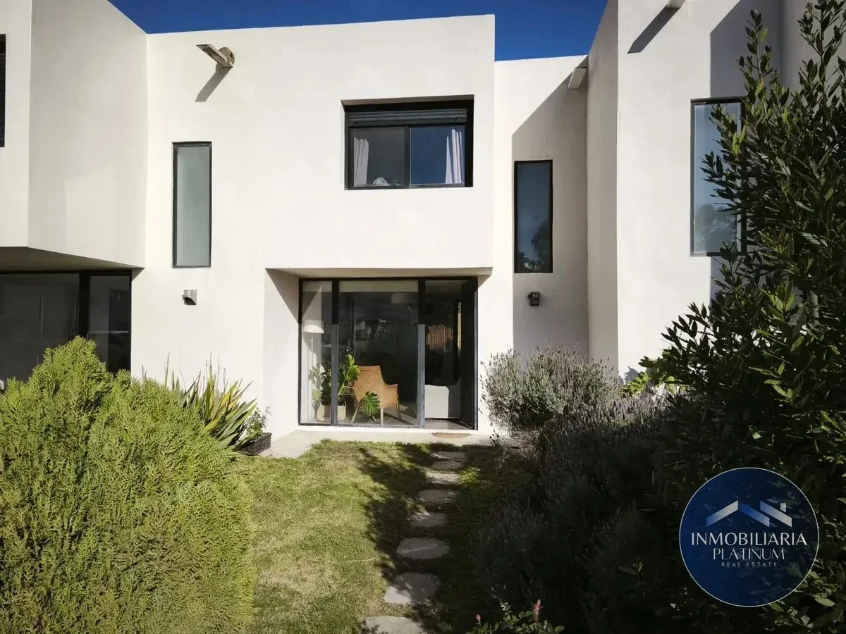 Casa en venta c/ cochera en Montes de Solymar - Imagen 2