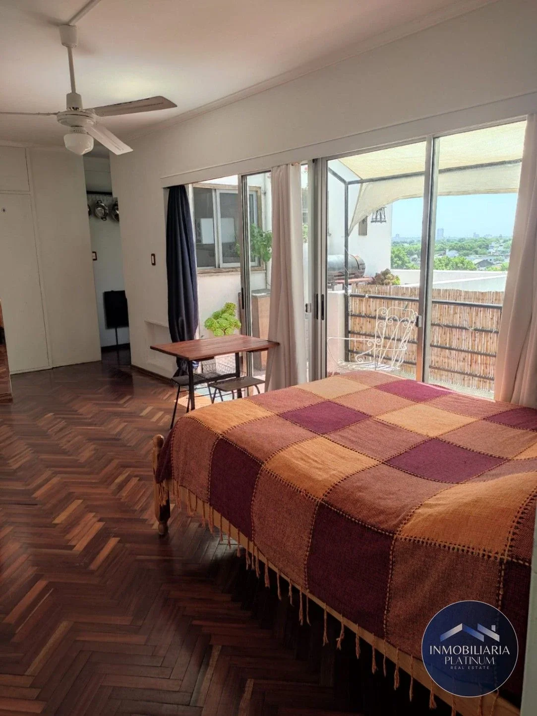 Apartamento mono ambiente con terraza exclusiva en venta en Centro - Imagen 1