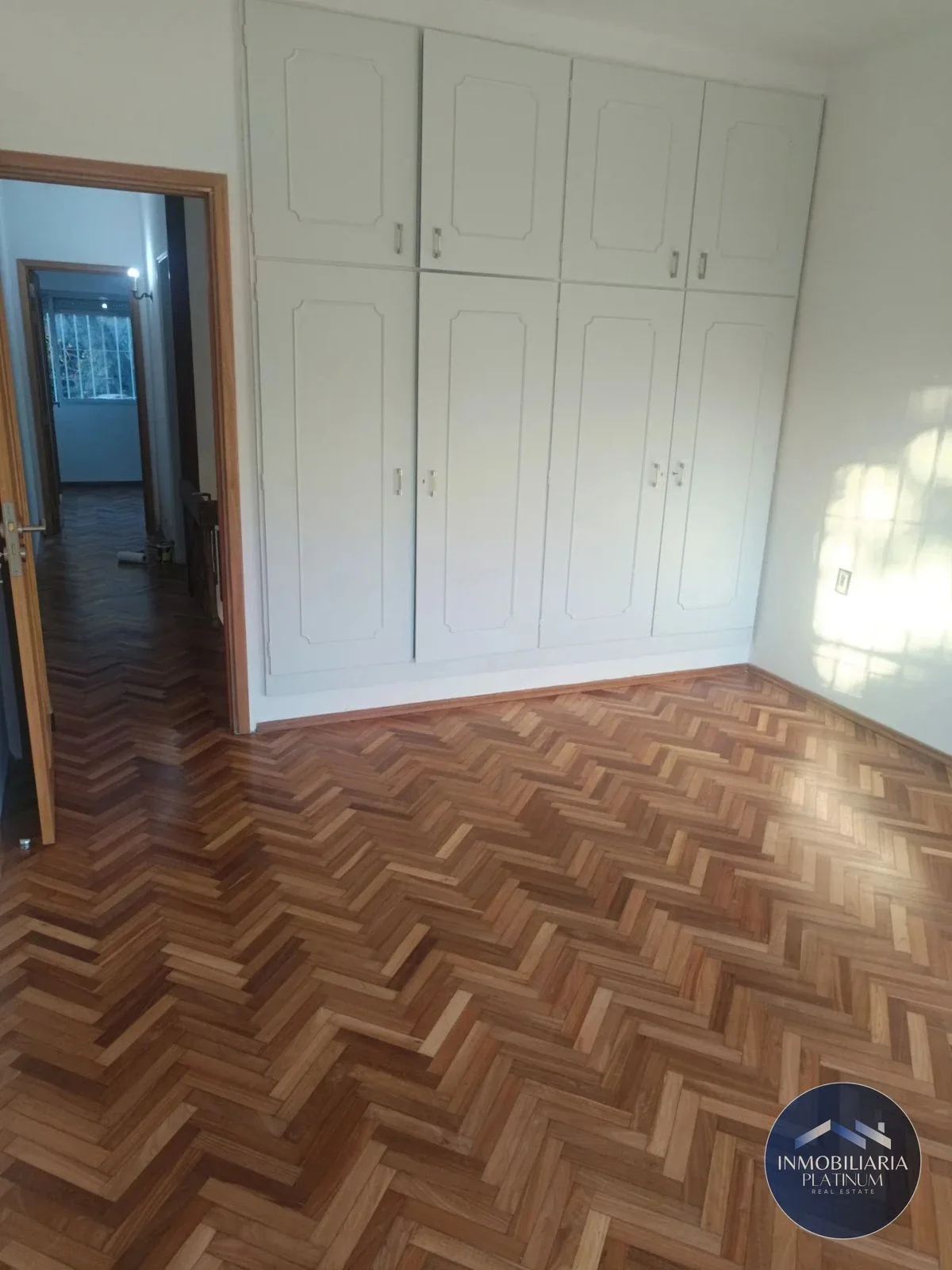 Apartamento duplex en alquiler con cochera cerca de nuevo centro 2 dormitorios - Imagen 2