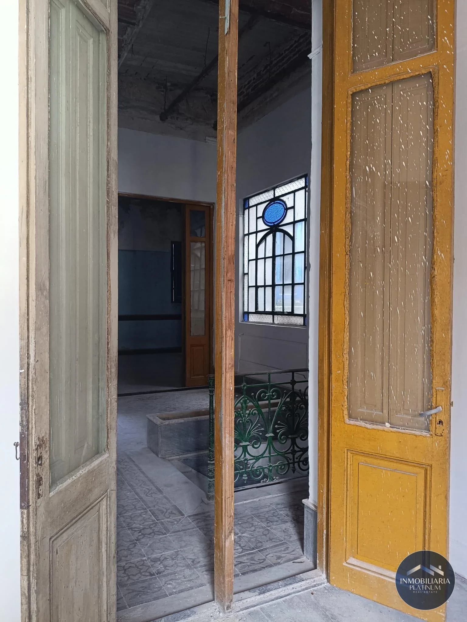 Casa en venta, 6 dormitorios y local comercial, más de 400 metros construidos - Imagen 3