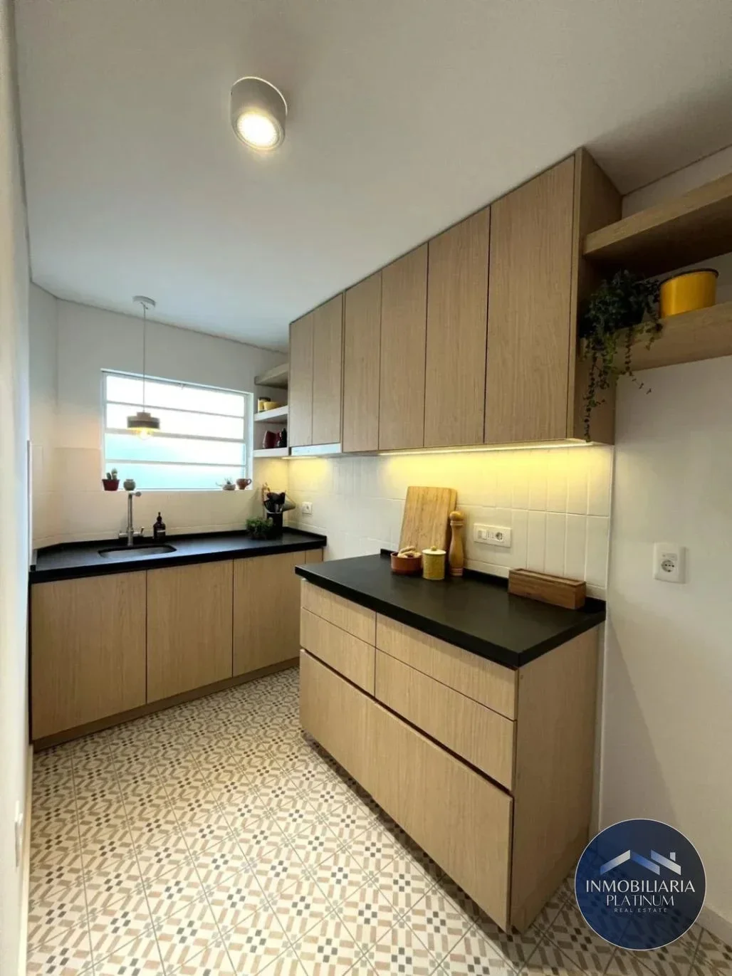 Apartamento 1 dormitorio y balcón en alquiler en Barrio Sur - Imagen 2