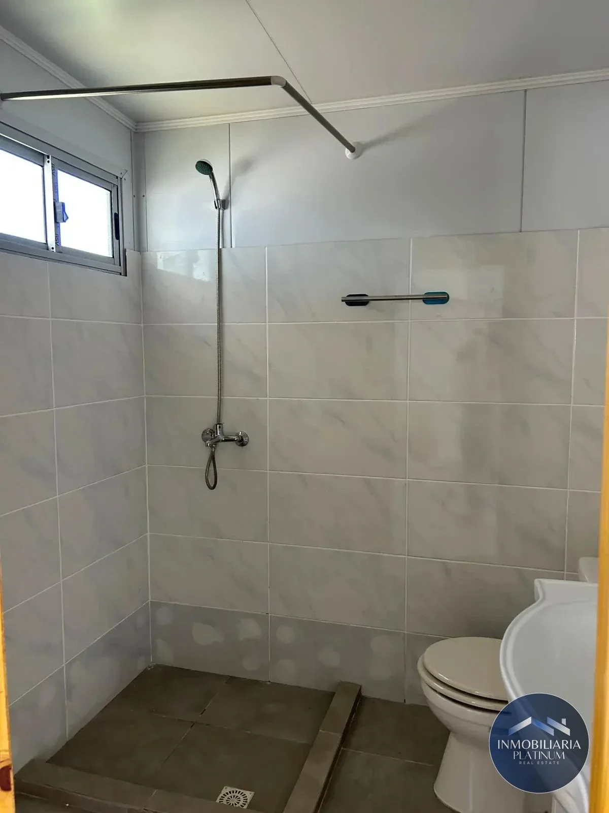 Casa en alquiler c/ cochera en Villa Aeroparque - Imagen 5
