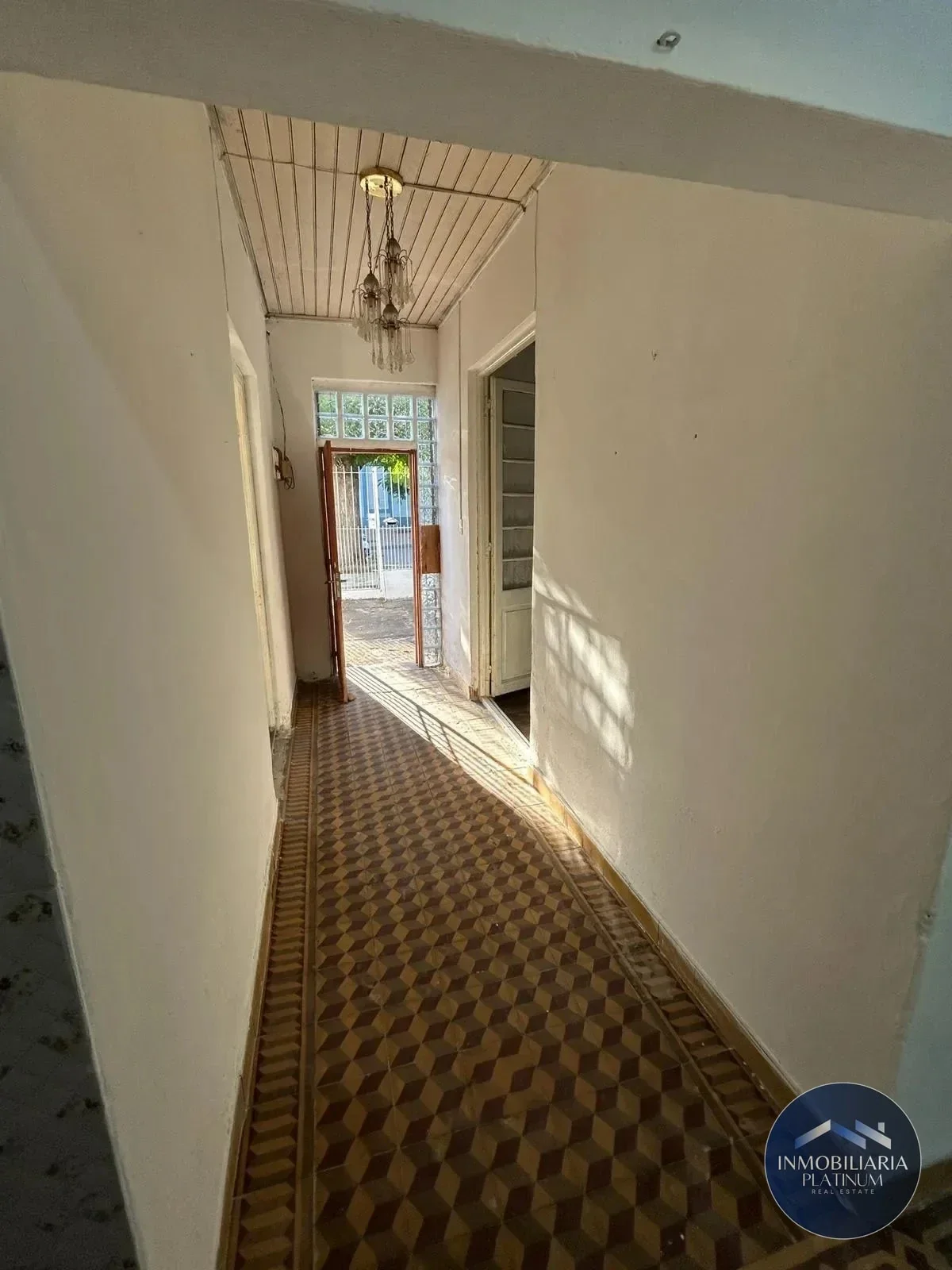 Casa 3 Dormitorios, 1 Baño Y Gran Terreno De 480 M² En La Paz - Imagen 2