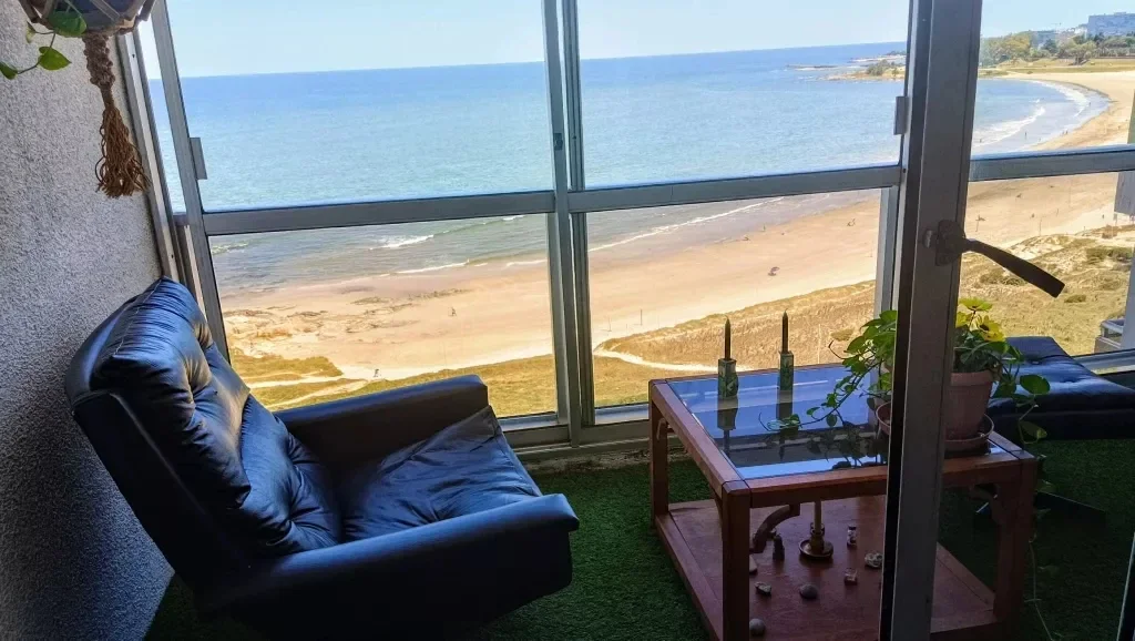 Venta apartamento de 2 dormitorios frente al mar en Malvin - Imagen 2