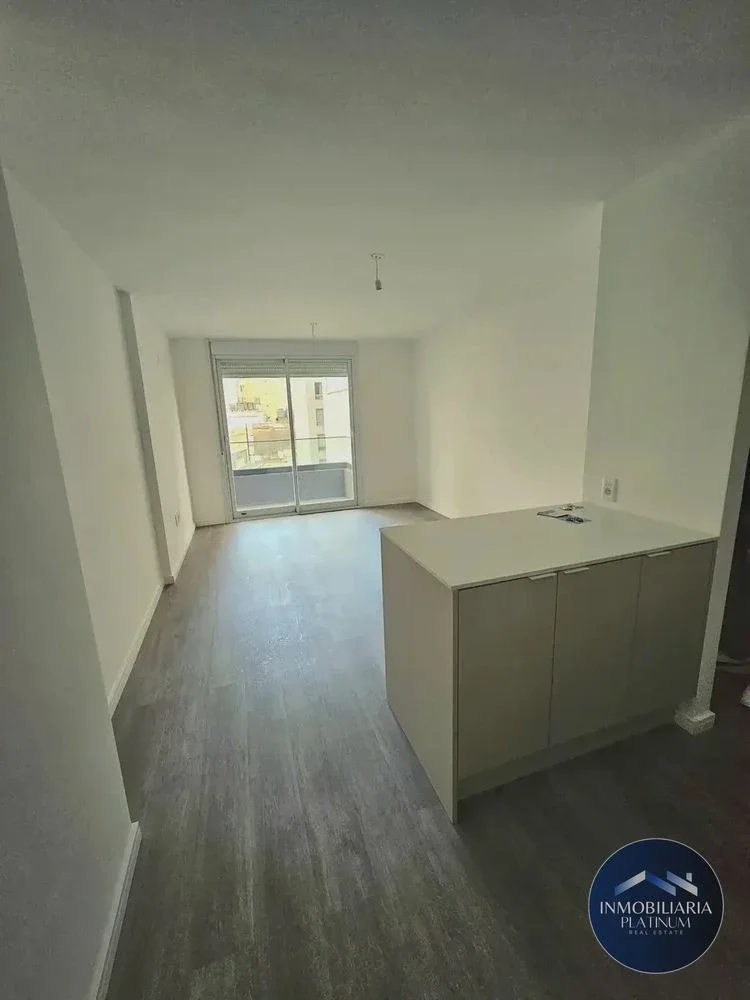 Apartamento en alquiler en Tres Cruces - Imagen 2