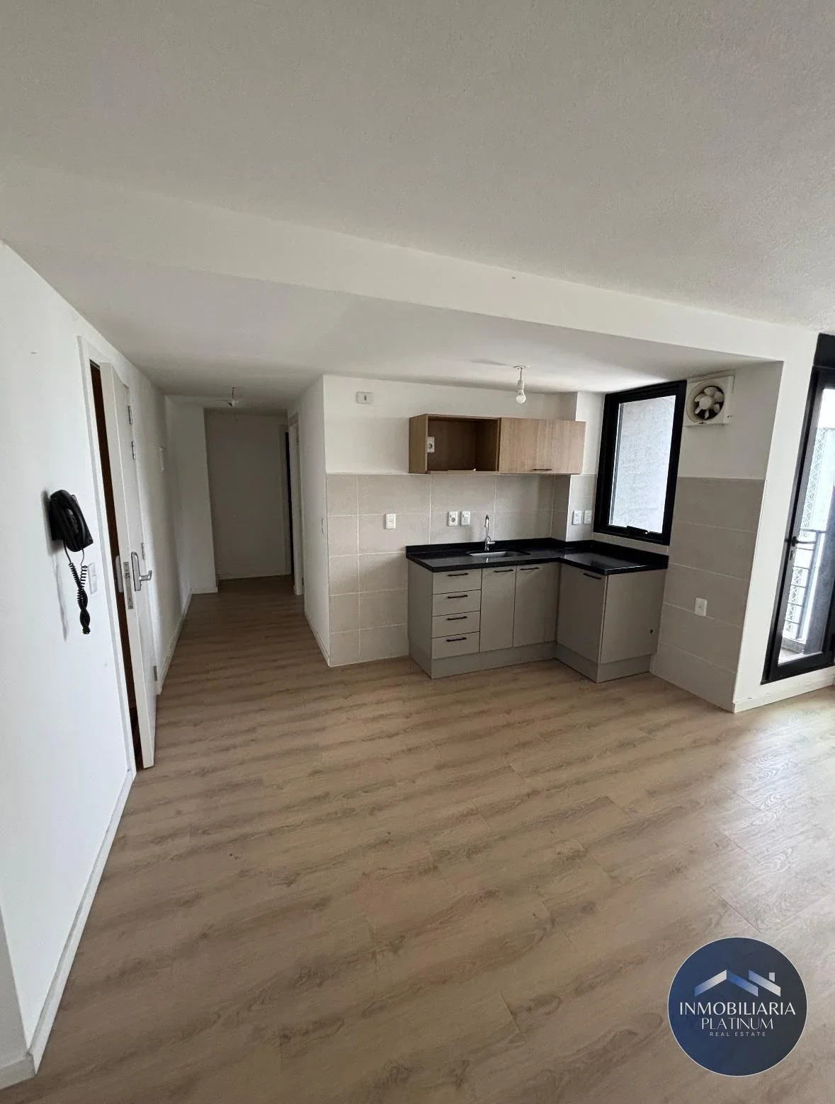 Apartamento en alquiler c/ cochera en Tres Cruces - Imagen 1