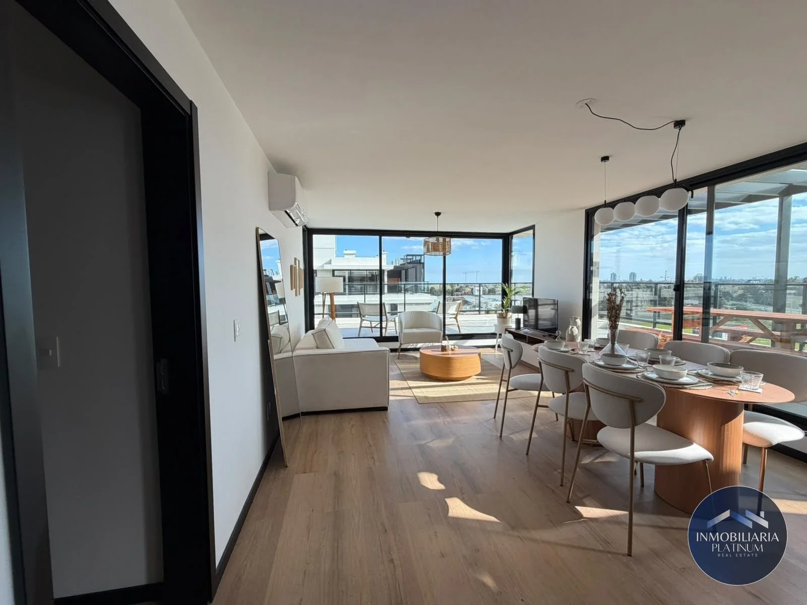 Venta penthouse tres dormitorios dos baños Barra de Carrasco - Imagen 3