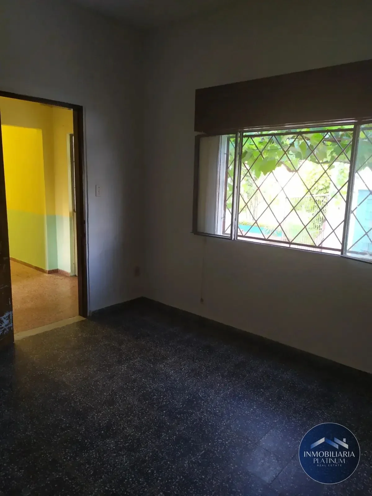 Casa en alquiler c/ cochera en Casavalle - Imagen 1