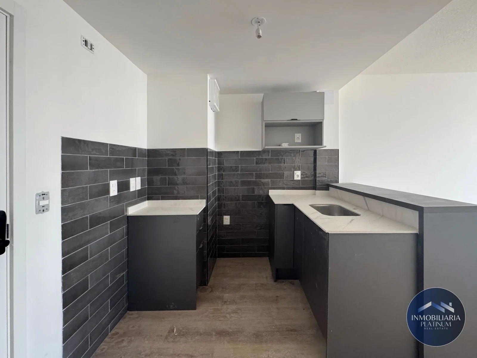Apartamento en alquiler en Tres Cruces - Imagen 2