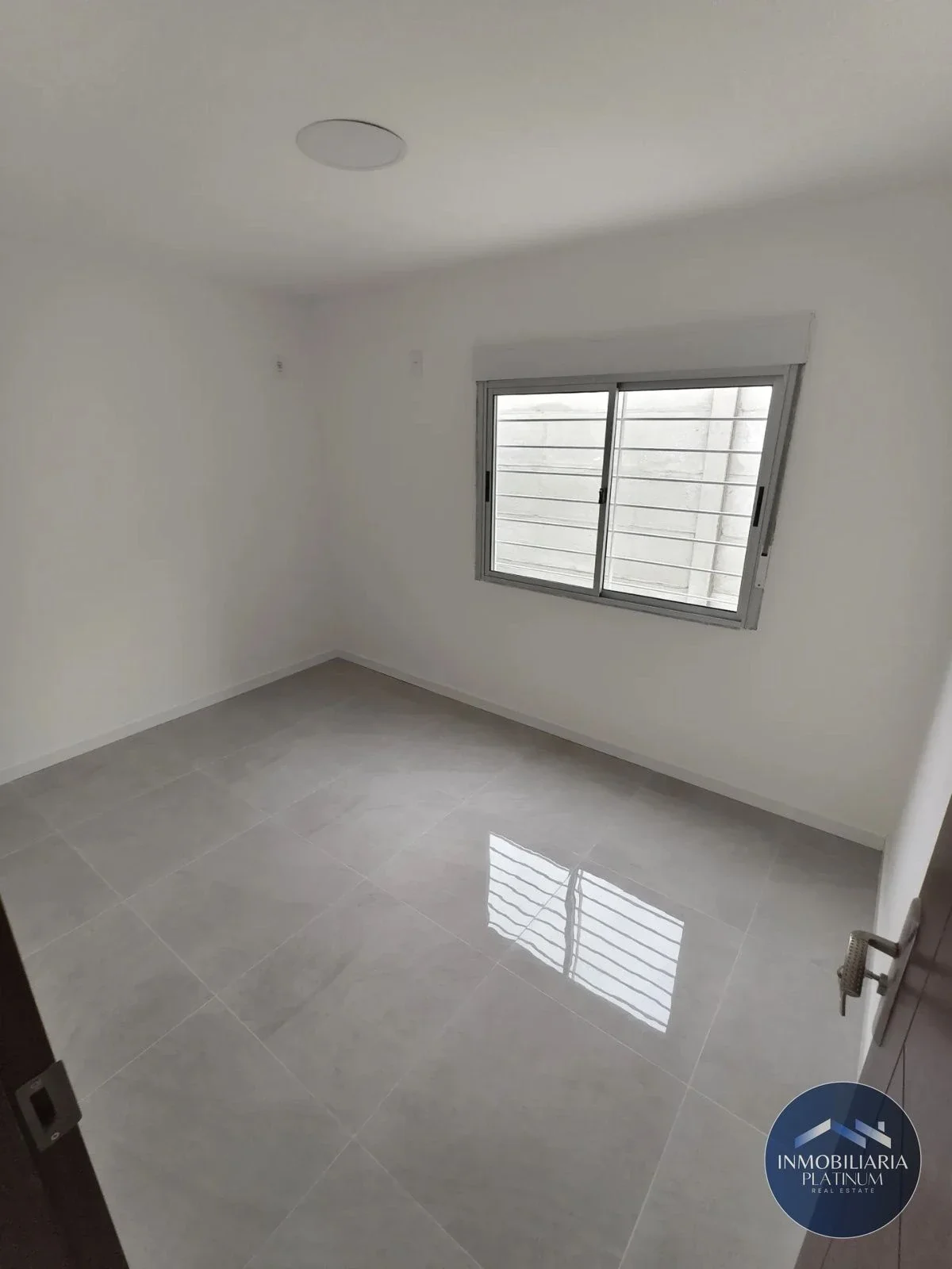Apartamento en alquiler en Cerrito 2 dormitorios con galpon - Imagen 2