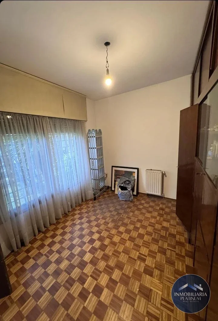Vendo casa 4 dormitorios con 3 cocheras patio y mas comodidades en La Blanqueda - Imagen 4