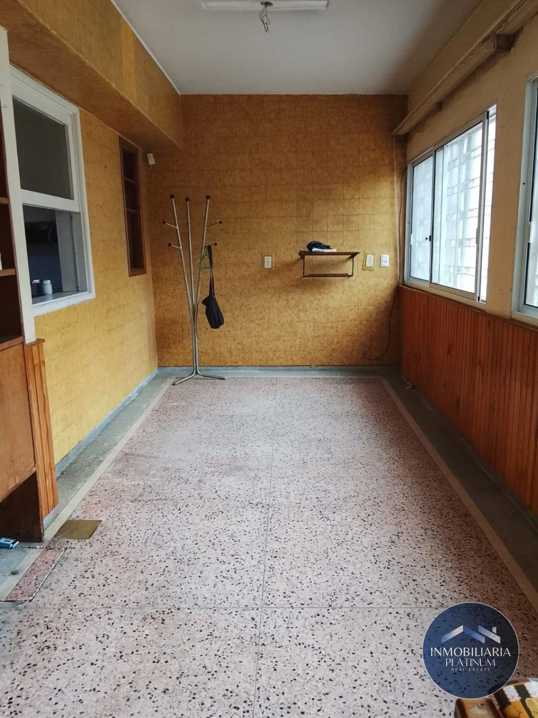 Venta de casa 2 pisos con amplio terreno ideal desarrolladores o para reciclaje - Imagen 3
