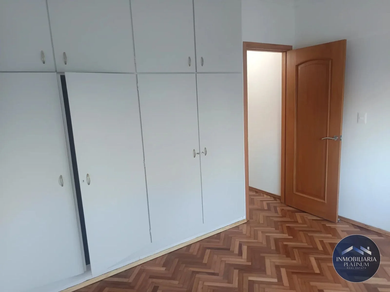 Apartamento duplex en alquiler con cochera cerca de nuevo centro 2 dormitorios - Imagen 4