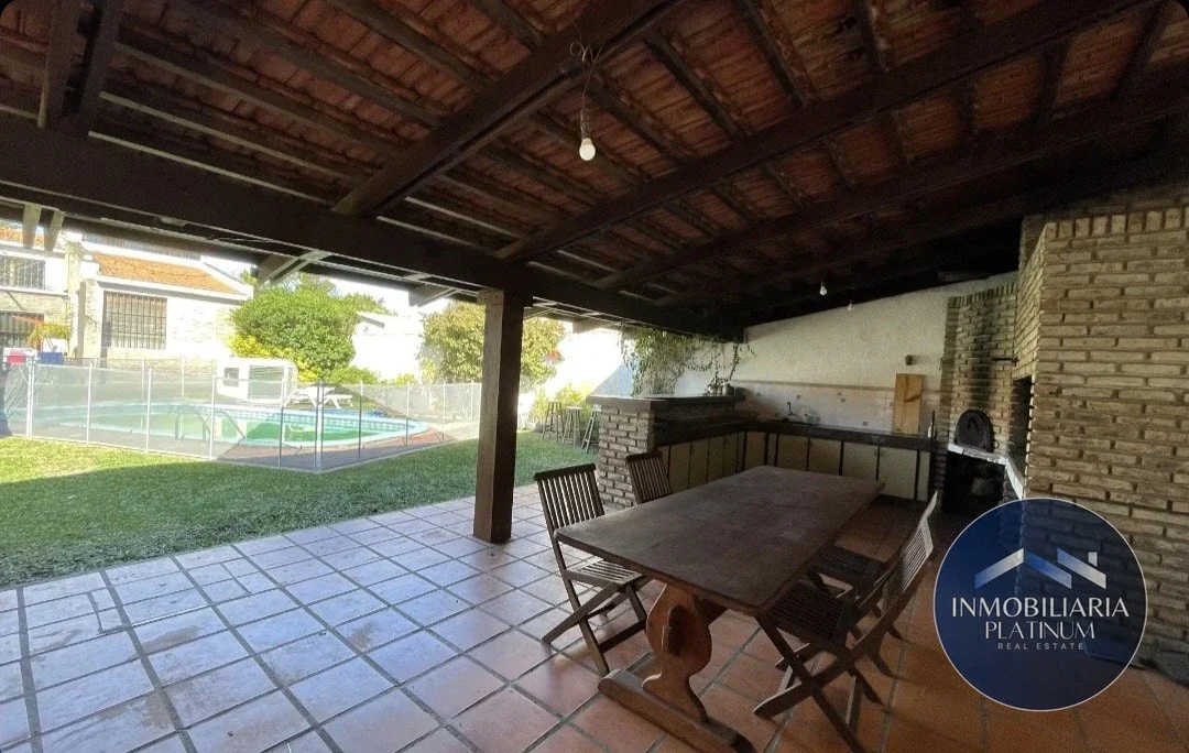 Casa en venta c/ cochera en Atlántida - Imagen 3