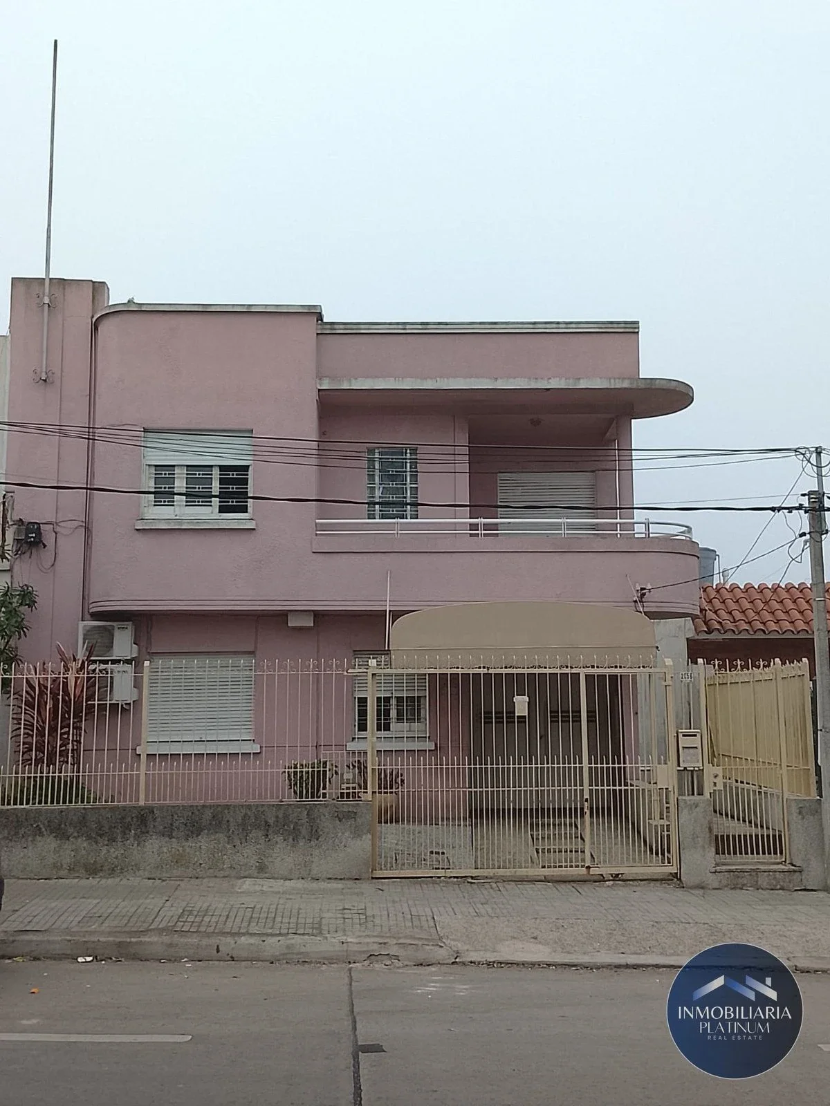 Venta de casa 2 pisos con amplio terreno ideal desarrolladores o para reciclaje - Imagen 2