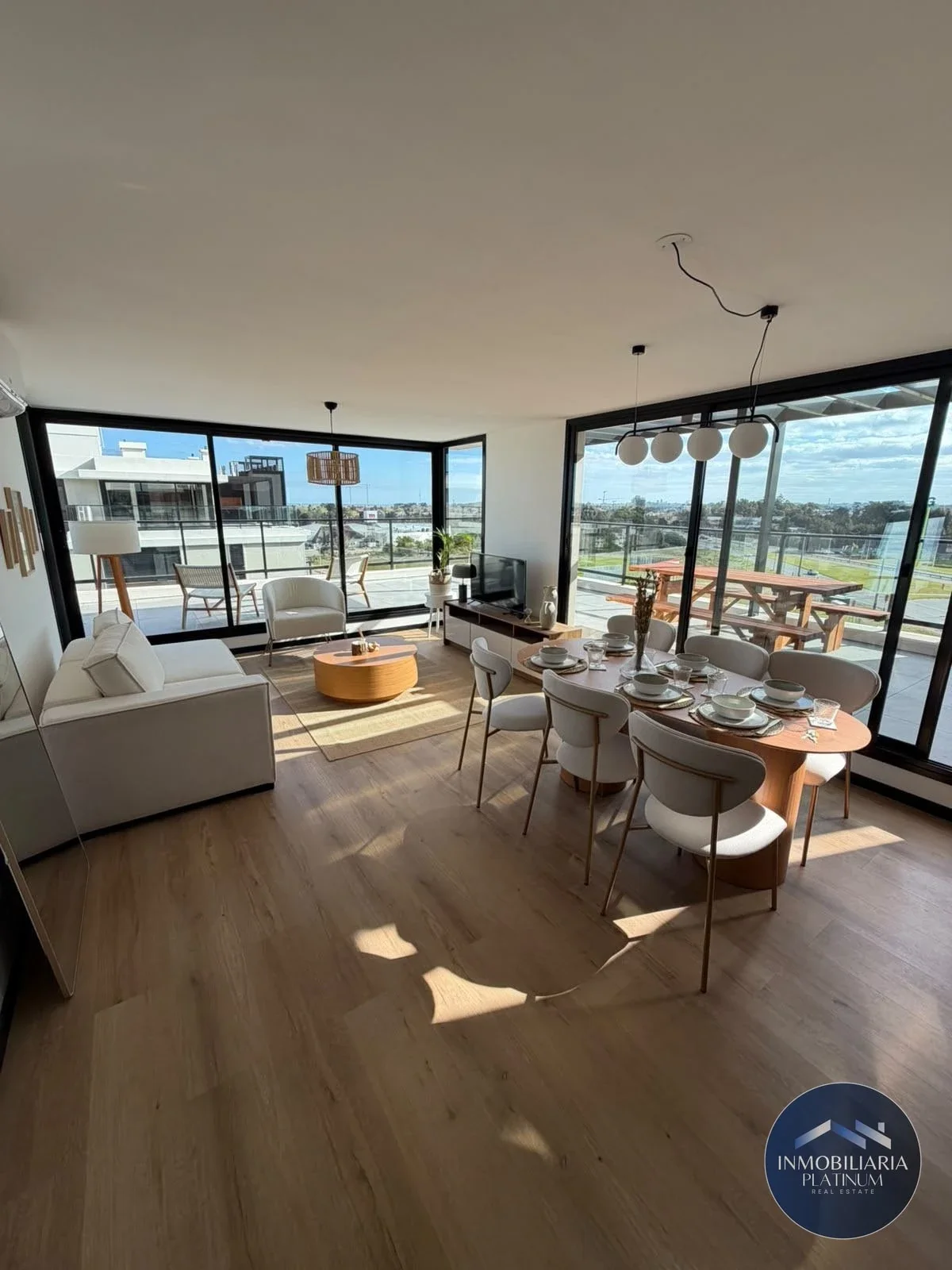 Venta penthouse tres dormitorios dos baños Barra de Carrasco - Imagen 2