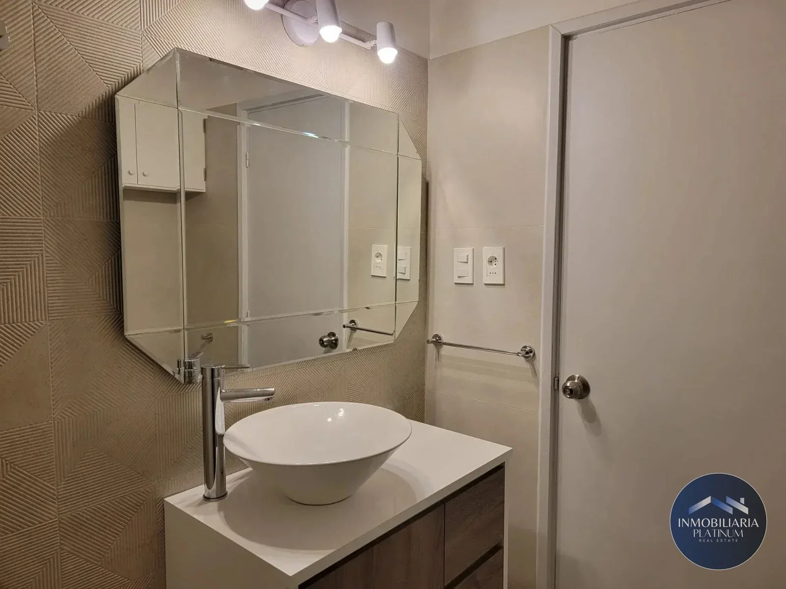 Apartamento en alquiler c/ cochera en Malvin - Imagen 3