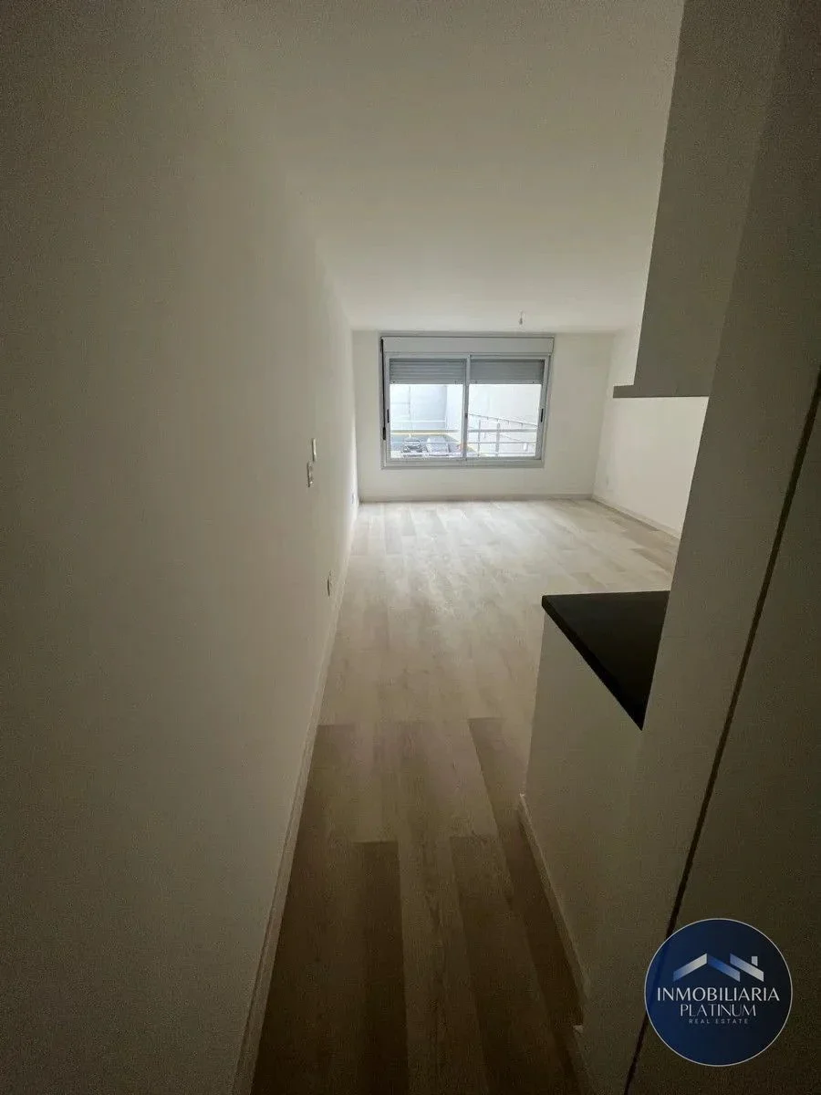 Apartamento en alquiler en Tres Cruces - Imagen 2