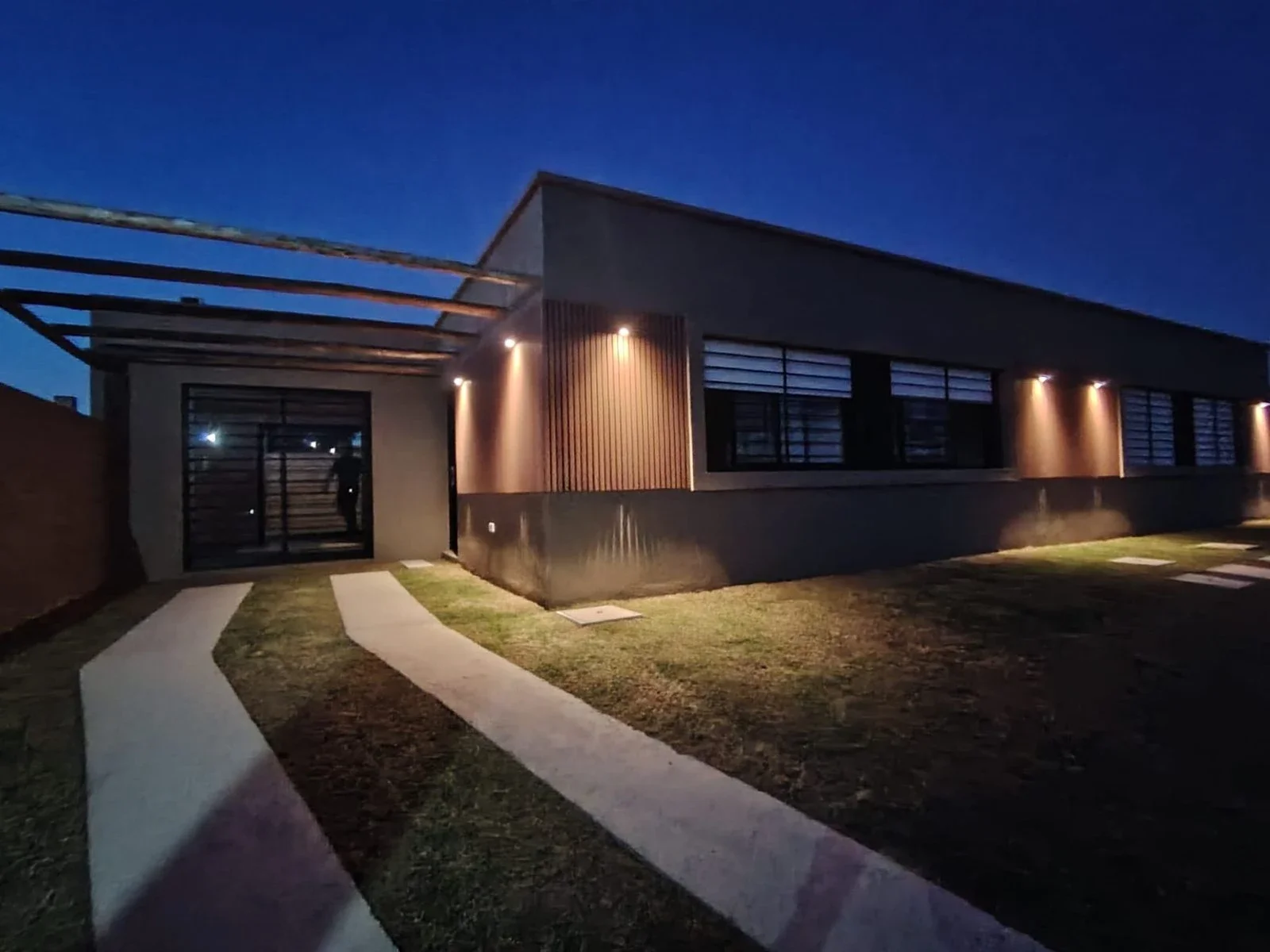 Casa en venta de 3 dormitorios c/ cochera en Lagomar - Imagen 2