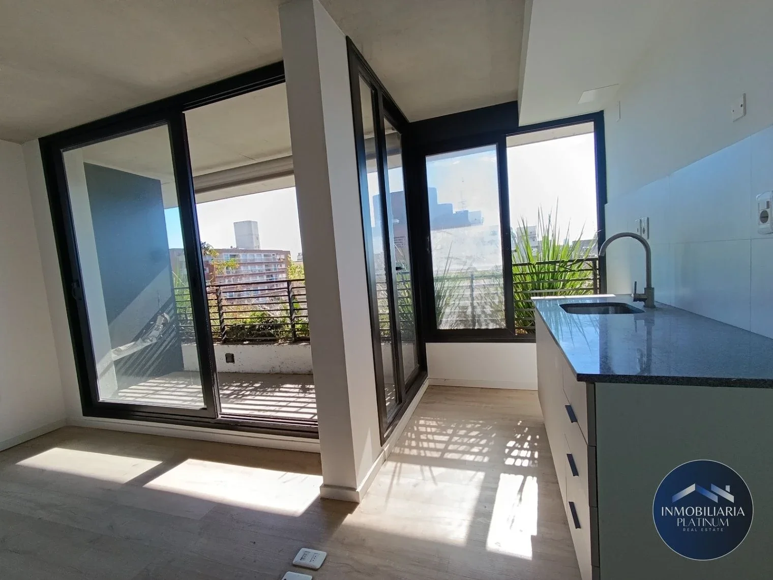 Apartamento en venta tres dormitorios c/ cochera en Aguada - Imagen 4