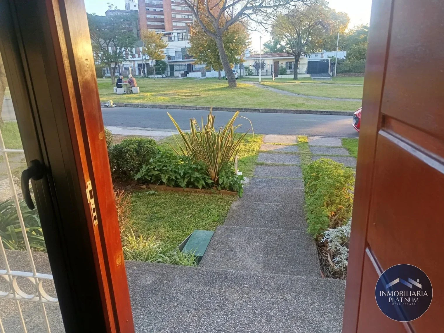 Apartamento duplex en alquiler con cochera cerca de nuevo centro 2 dormitorios - Imagen 5