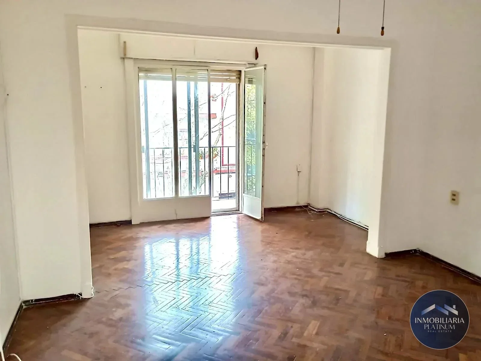 Apartamento en alquiler con 3 dormitorios, 2 baños y balcón en Cordón - Imagen 1