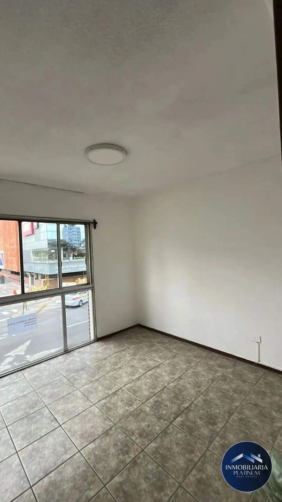 Apartamento en venta en Tres Cruces - Imagen 2